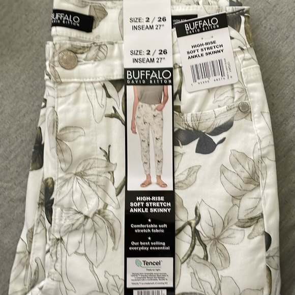 Buffalo David Bitton Denim - Buffalo David Bitton size 2/26 high rise skinny jeans. White/ivory/green floral